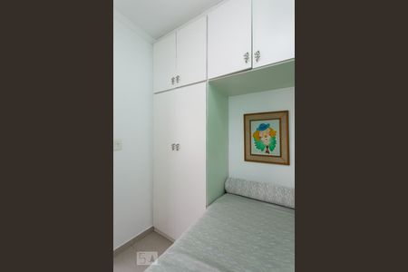 Apartamento à venda com 200m², 4 quartos e 2 vagas Apartamento à venda com 200m², 4 quartos e 2 vagasQuarto de Serviço
