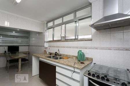 Apartamento à venda com 200m², 4 quartos e 2 vagas Apartamento à venda com 200m², 4 quartos e 2 vagasCozinha
