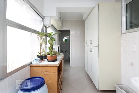 Apartamento à venda com 200m², 4 quartos e 2 vagas Apartamento à venda com 200m², 4 quartos e 2 vagasÁrea de Serviço