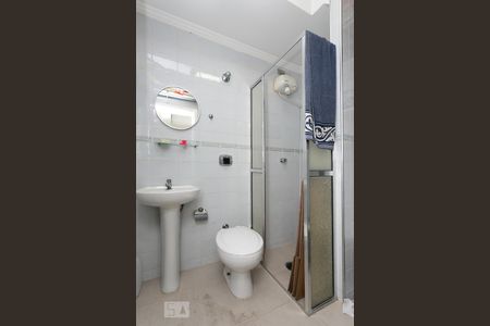 Apartamento à venda com 200m², 4 quartos e 2 vagas Apartamento à venda com 200m², 4 quartos e 2 vagasBanheiro de Serviço