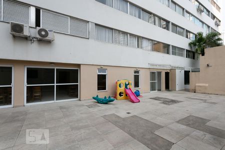 Apartamento à venda com 200m², 4 quartos e 2 vagas Apartamento à venda com 200m², 4 quartos e 2 vagasÁrea Comum - Playground