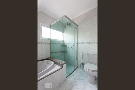 Apartamento à venda com 200m², 4 quartos e 2 vagas Apartamento à venda com 200m², 4 quartos e 2 vagasBanheiro da Suíte 1