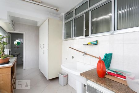 Apartamento à venda com 200m², 4 quartos e 2 vagas Apartamento à venda com 200m², 4 quartos e 2 vagasÁrea de Serviço