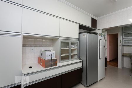 Apartamento à venda com 200m², 4 quartos e 2 vagas Apartamento à venda com 200m², 4 quartos e 2 vagasCozinha