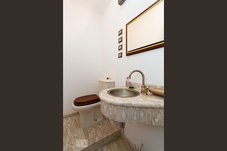 Apartamento à venda com 200m², 4 quartos e 2 vagas Apartamento à venda com 200m², 4 quartos e 2 vagasLavabo