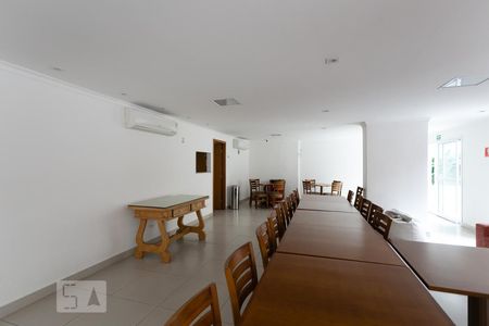 Apartamento à venda com 200m², 4 quartos e 2 vagas Apartamento à venda com 200m², 4 quartos e 2 vagasÁrea comum - Salão de festas