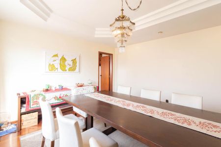 Casa à venda com 130m², 5 quartos e 4 vagas Casa à venda com 130m², 5 quartos e 4 vagasSala de Jantar