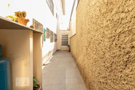 Casa à venda com 130m², 5 quartos e 4 vagas Casa à venda com 130m², 5 quartos e 4 vagasÁrea de Serviço - Corredor Lateral