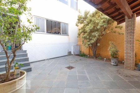 Casa à venda com 130m², 5 quartos e 4 vagas Casa à venda com 130m², 5 quartos e 4 vagasChurrasqueira