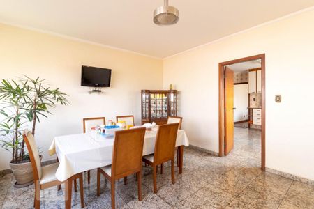 Casa à venda com 130m², 5 quartos e 4 vagas Casa à venda com 130m², 5 quartos e 4 vagasCopa