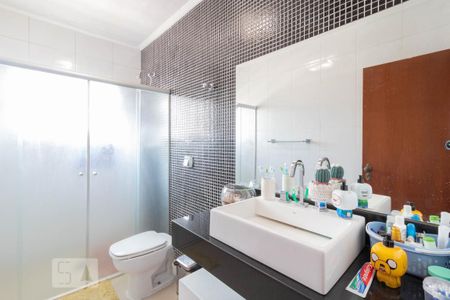 Casa à venda com 130m², 5 quartos e 4 vagas Casa à venda com 130m², 5 quartos e 4 vagasBanheiro 1