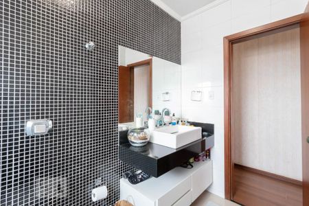 Casa à venda com 130m², 5 quartos e 4 vagas Casa à venda com 130m², 5 quartos e 4 vagasBanheiro 1