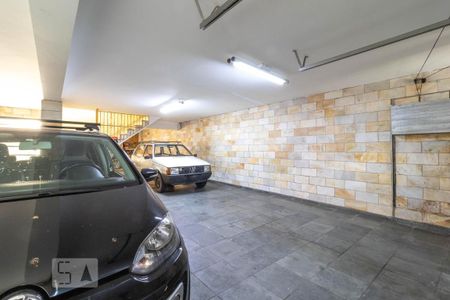 Casa à venda com 130m², 5 quartos e 4 vagas Casa à venda com 130m², 5 quartos e 4 vagasGaragem