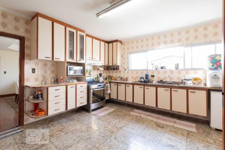 Casa à venda com 130m², 5 quartos e 4 vagas Casa à venda com 130m², 5 quartos e 4 vagasCozinha