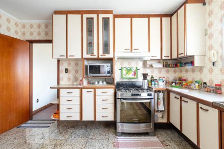 Casa à venda com 130m², 5 quartos e 4 vagas Casa à venda com 130m², 5 quartos e 4 vagasCozinha