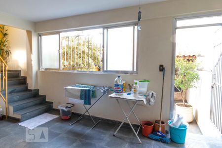 Casa à venda com 130m², 5 quartos e 4 vagas Casa à venda com 130m², 5 quartos e 4 vagasÁrea de Serviço