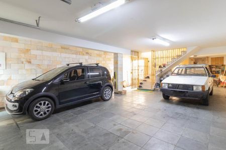 Casa à venda com 130m², 5 quartos e 4 vagas Casa à venda com 130m², 5 quartos e 4 vagasGaragem