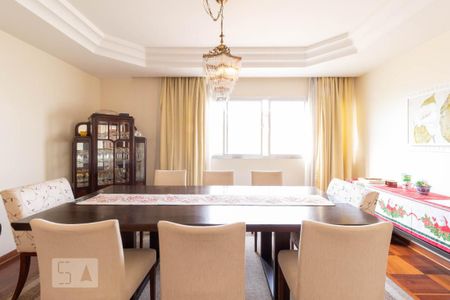 Casa à venda com 130m², 5 quartos e 4 vagas Casa à venda com 130m², 5 quartos e 4 vagasSala de Jantar