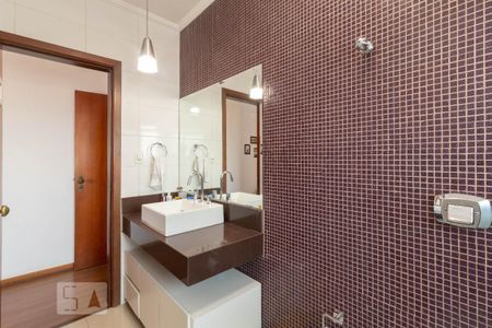 Casa à venda com 130m², 5 quartos e 4 vagas Casa à venda com 130m², 5 quartos e 4 vagasBanheiro da Suíte 2