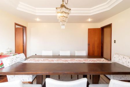 Casa à venda com 130m², 5 quartos e 4 vagas Casa à venda com 130m², 5 quartos e 4 vagasSala de Jantar