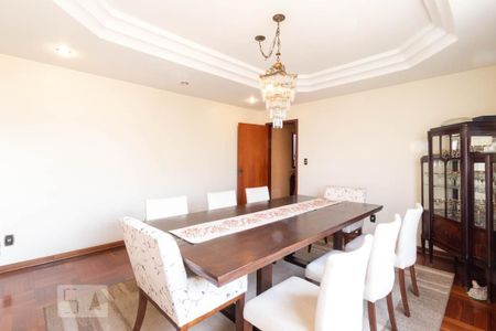 Casa à venda com 130m², 5 quartos e 4 vagas Casa à venda com 130m², 5 quartos e 4 vagasSala de Jantar