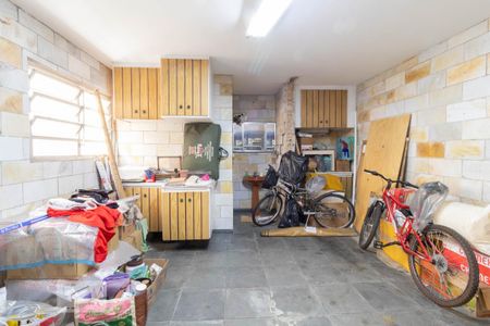 Casa à venda com 130m², 5 quartos e 4 vagas Casa à venda com 130m², 5 quartos e 4 vagasGaragem