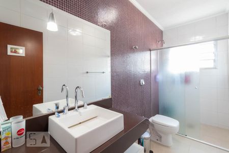 Casa à venda com 130m², 5 quartos e 4 vagas Casa à venda com 130m², 5 quartos e 4 vagasBanheiro da Suíte 2