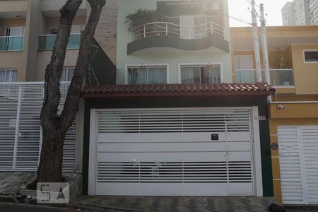 Casa à venda com 244m², 4 quartos e 4 vagasFachada