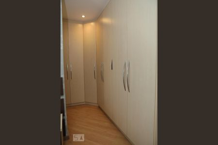 Casa à venda com 244m², 4 quartos e 4 vagasQuarto 1 - closet