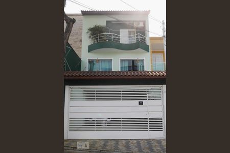 Casa à venda com 244m², 4 quartos e 4 vagasFachada