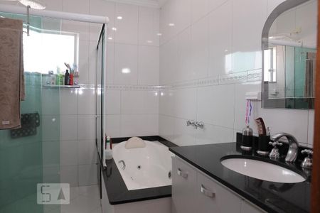 Casa à venda com 244m², 4 quartos e 4 vagasBanheiro do Quarto 1
