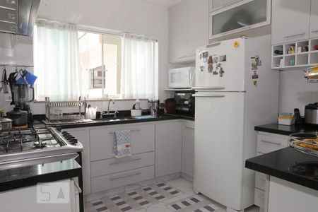 Casa à venda com 244m², 4 quartos e 4 vagasCozinha