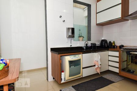 Casa à venda com 190m², 3 quartos e 2 vagas Casa à venda com 190m², 3 quartos e 2 vagasCozinha