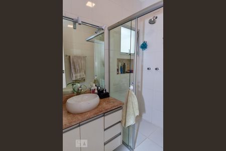 Casa à venda com 190m², 3 quartos e 2 vagas Casa à venda com 190m², 3 quartos e 2 vagasBanheiro da Suíte 2