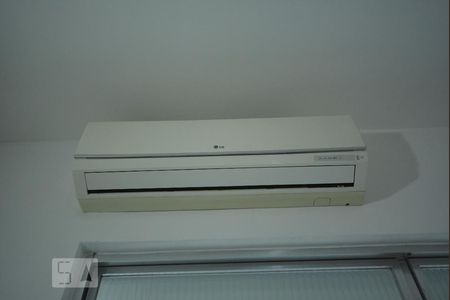 Detalhe da Sala/Quarto - Ar condicionado  de kitnet/studio para alugar com 1 quarto, 27m² em Flamengo, Rio de Janeiro