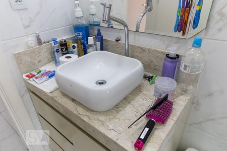 Casa à venda com 170m², 3 quartos e 2 vagas Casa à venda com 170m², 3 quartos e 2 vagasBanheiro
