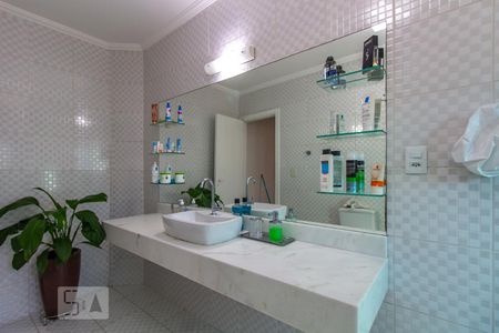 Casa à venda com 180m², 3 quartos e 2 vagasBanheiro Quarto 3 - Suíte