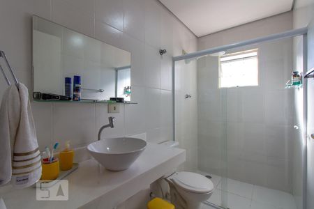 Casa à venda com 180m², 3 quartos e 2 vagasBanheiro Quarto 2 - Suíte