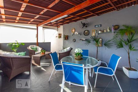 Casa à venda com 180m², 3 quartos e 2 vagasTerraço