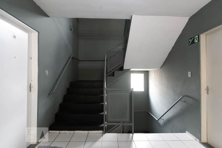 Apartamento para alugar com 47m², 2 quartos e sem vagaEscada