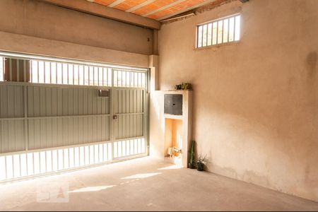 Casa à venda com 177m², 4 quartos e 2 vagas Casa à venda com 177m², 4 quartos e 2 vagasGaragem