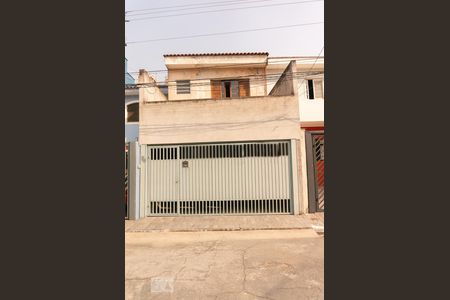 Casa à venda com 177m², 4 quartos e 2 vagas Casa à venda com 177m², 4 quartos e 2 vagasFachada