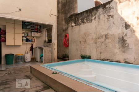 Casa à venda com 177m², 4 quartos e 2 vagas Casa à venda com 177m², 4 quartos e 2 vagasPiscina