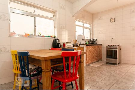 Casa à venda com 177m², 4 quartos e 2 vagas Casa à venda com 177m², 4 quartos e 2 vagasCozinha