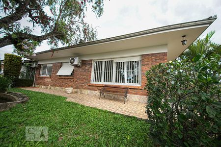 Casa à venda com 192m², 3 quartos e 2 vagasFachada