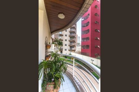 Apartamento à venda com 138m², 3 quartos e 6 vagasVaranda suíte 3