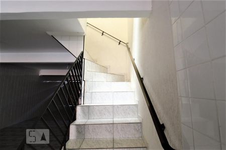 Casa para alugar com 206m², 4 quartos e 5 vagasEscada garagem