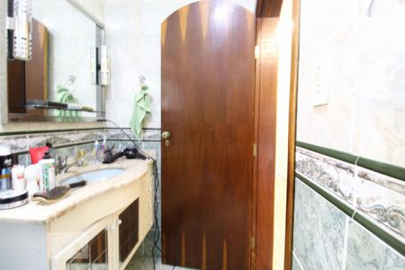 Casa para alugar com 206m², 4 quartos e 5 vagasBanheiro social