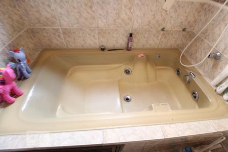 Casa para alugar com 206m², 4 quartos e 5 vagasBanheiro suíte 1