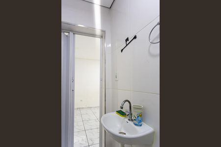 Banheiro de casa para alugar com 1 quarto, 35m² em Bandeiras, Osasco